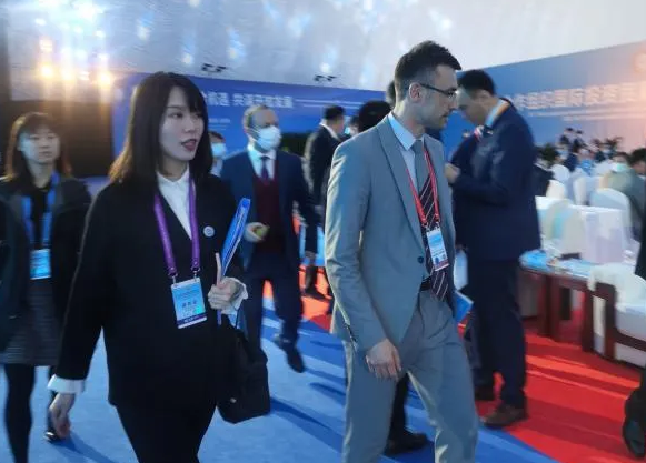 合肥陪同翻譯公司的譯員需要注意哪些事項(xiàng)